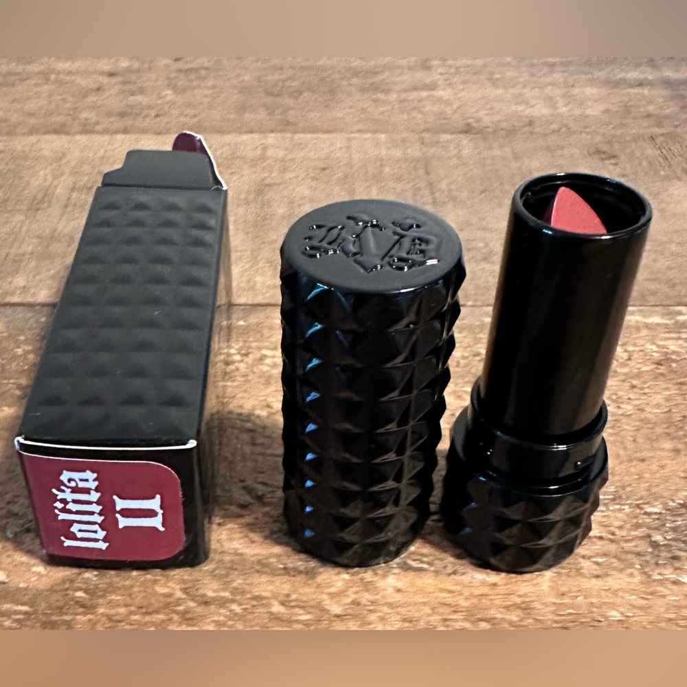 Kat Von D Lolita II STUDDED KISS CRÈME LIPSTICK New in package - Picture 3 of 7